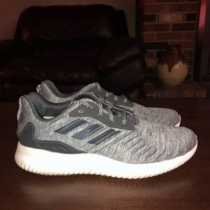 Adidas Alpha bounces size 8.5